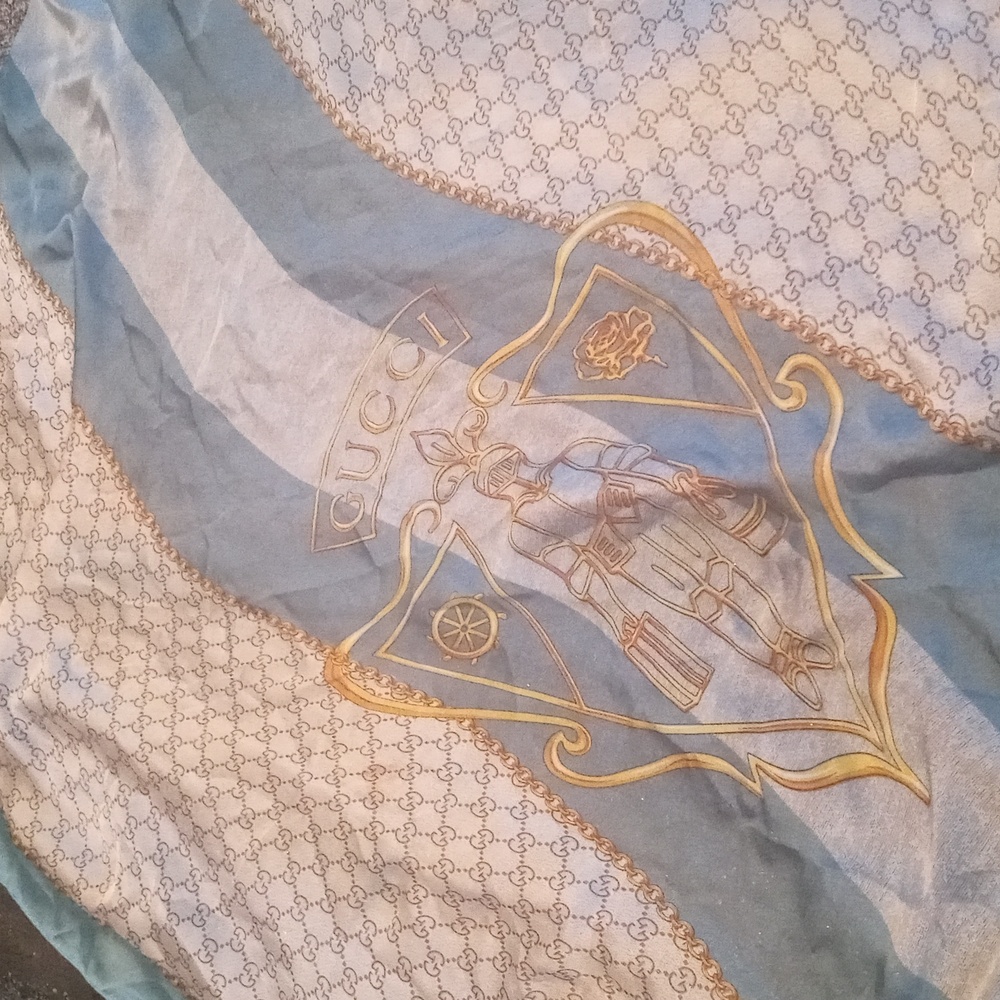 Gucci scarf